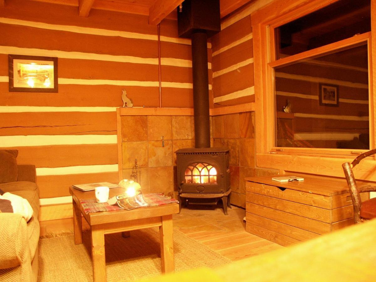 Nipika Mountain Resort Radium Hot Springs Exteriör bild